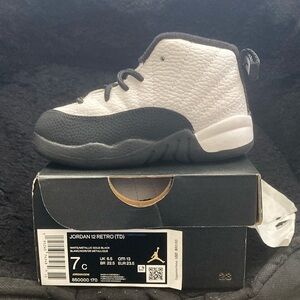 Black and white Jordan 12 brand new comes with white shoe strings also